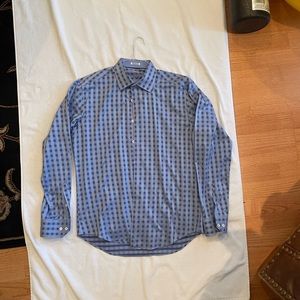 Never wear it. It was too small when I bought it. Bugatchi-upmost shaped fit